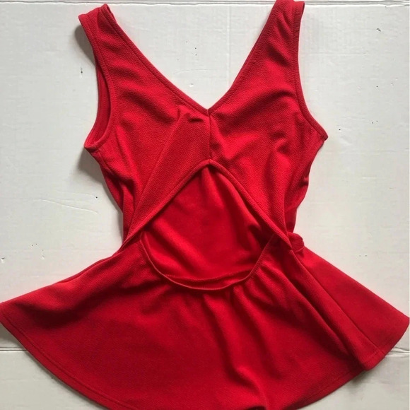 Design Lab Cutout Back Top - Picture 3 of 8